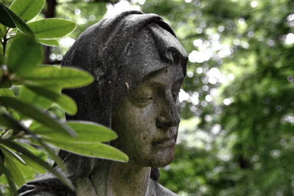 Statue Une Femme Dans Parc — Photo