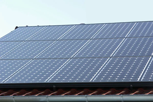 Solarzellen Auf Dem Dach — Stockfoto