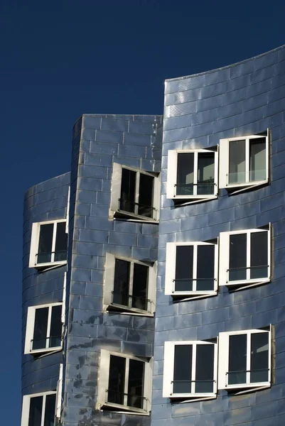 Architektonische Details Eines Modernen Mehrfamilienhauses — Stockfoto