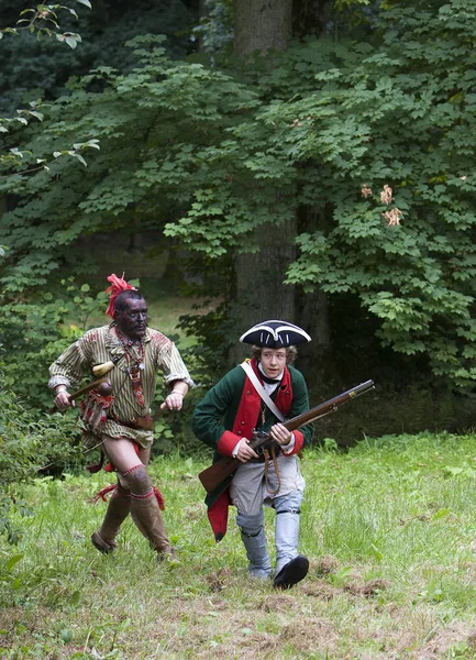 Een Aanval Van Een Havik Krijger Nietsvermoedende Jager Arme Victor — Stockfoto