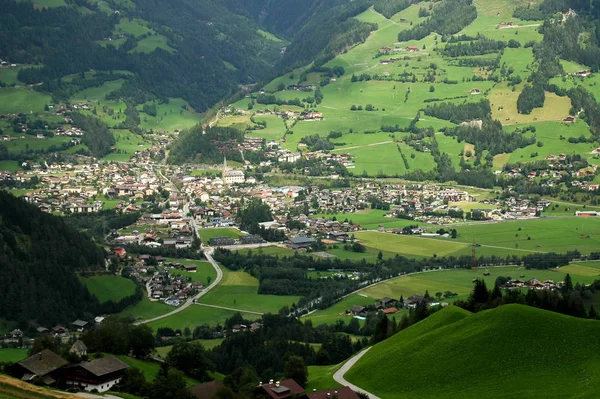 Szenischer Blick Auf Die Christliche Kirchenarchitektur — Stockfoto