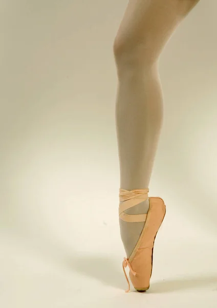 Female Legs Pointe Shoes Floor — Stock Photo, Image