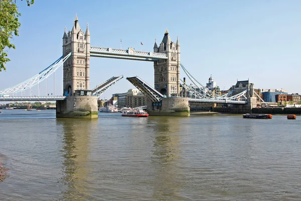 Tower Bridge Londýně Otevřeno — Stock fotografie