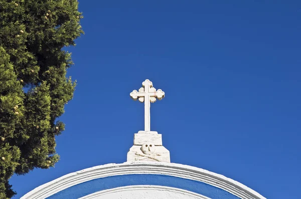 Überqueren Eines Friedhofseingangs — Stockfoto