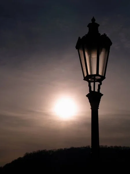 Pôr Sol Com Lâmpada Histórica — Fotografia de Stock