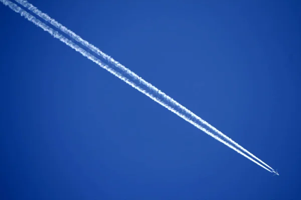 Паровий Слід Небі Лінійні Хмари Утворюються Літаком — стокове фото