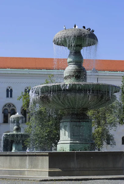 Brunnen Münchner Lmu — Stockfoto