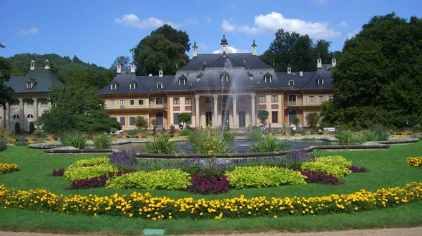 Jardín Castillo Vestidos — Foto de Stock