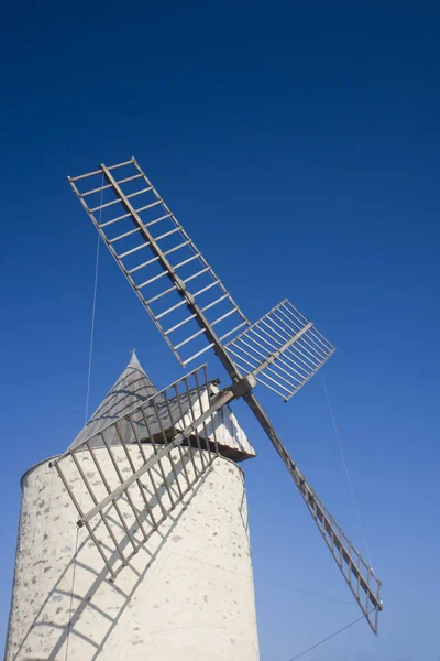 Antiguo Molino Viento Día Soleado Sur Francia — Foto de Stock