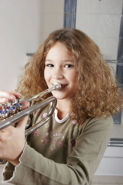 Retrato Menina Atraente Durante Dia — Fotografia de Stock