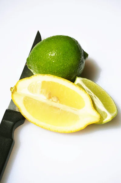 Limonka Cytryna Plasterkach — Zdjęcie stockowe