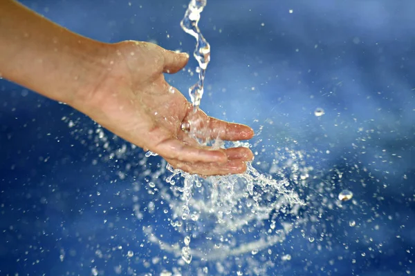 Hand Houden Water Plons Lucht — Stockfoto