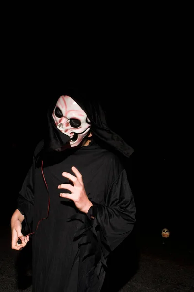Strega Halloween Con Una Maschera Nera — Foto Stock