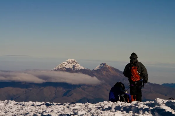 Excursionista Con Mochila Pie Cima Montaña — Foto de Stock