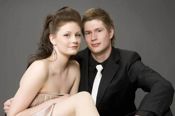 若い美しいカップルが — ストック写真