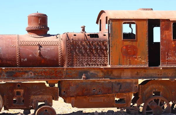 沙漠中的旧生锈的火车 — 图库照片