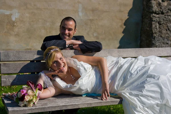 Sposi Godendo Tempo Insieme — Foto Stock