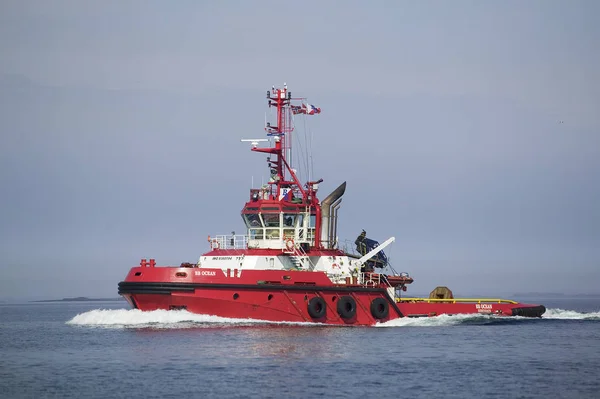 Tractor Rood Schip Professionele Scheepvaart — Stockfoto