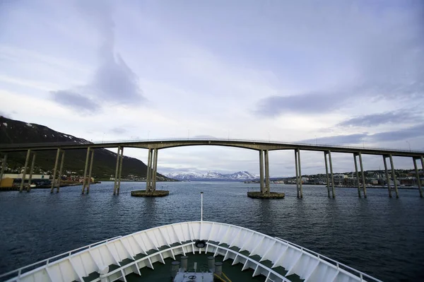 Tomsoesundbruecke Frente Los Fallos Del Barco —  Fotos de Stock