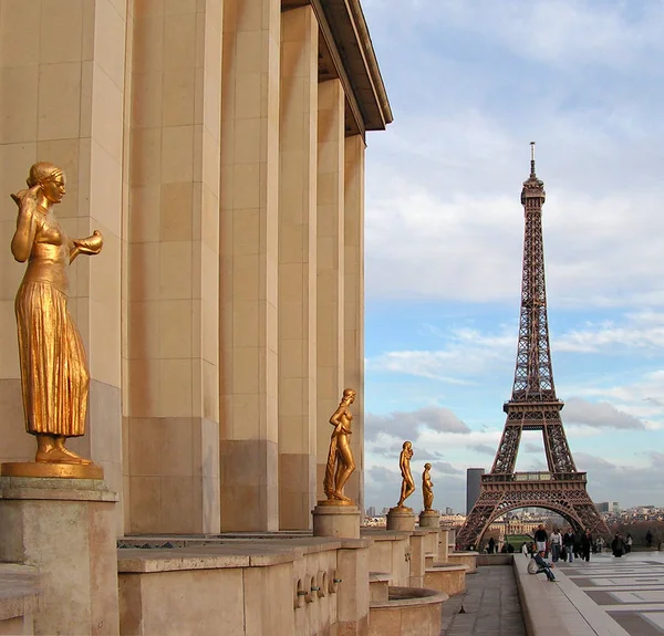Eiffel Mulheres — Fotografia de Stock