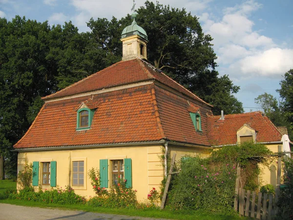 Eine Kleine Kirche Dorf — Stockfoto