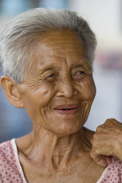 Πορτρέτο Της Μια Ηλικιωμένη Γυναίκα Της Ασίας — Φωτογραφία Αρχείου