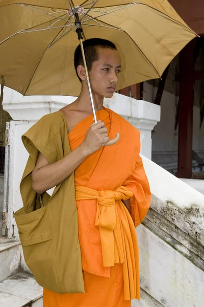 Βουδιστής Μοναχός Στο Λουάνγκ Πραμπάνγκ Λάος — Φωτογραφία Αρχείου