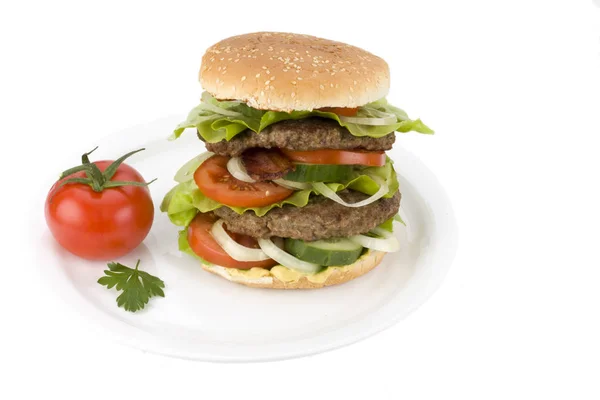 Hamburger Auf Weißem Teller — Stockfoto