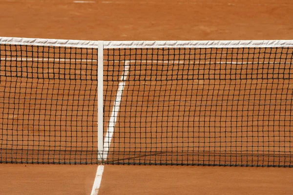 Tennisbana Med Gula Och Gröna Blad — Stockfoto