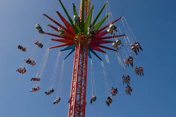 Whirligig Oktoberfest Carrossel Com Pessoas — Fotografia de Stock