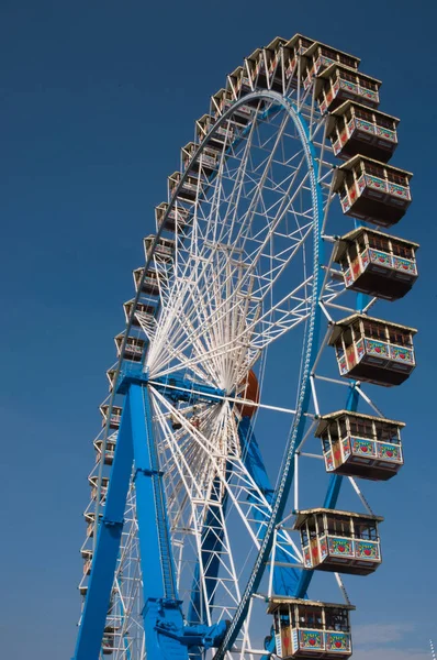 Riesenrad Karussell Freizeitpark — Stockfoto