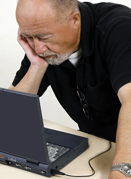 Senior Labtop — Stock Photo, Image