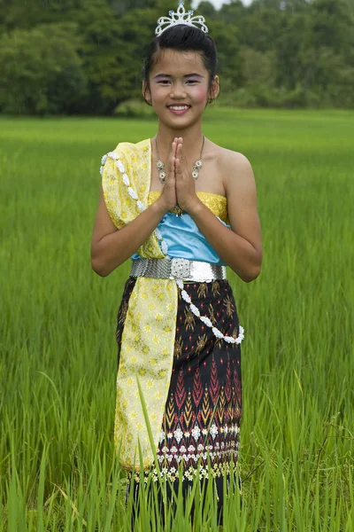 Κορίτσι Στο Χωράφι Ρύζι Ταϊλάνδη — Φωτογραφία Αρχείου