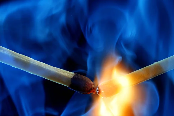 Égő Gyufa Tűz Formájában — Stock Fotó
