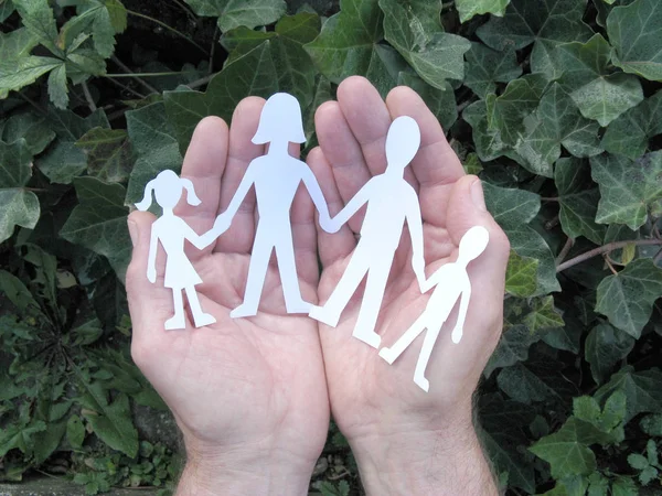 Familie Auf Händen — Stockfoto