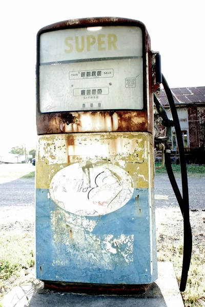Alte Benzinpumpe Der Fabrik — Stockfoto