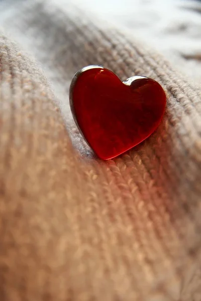 Coração Vermelho Fundo Madeira — Fotografia de Stock