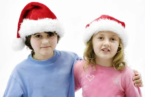 Kinderen Met Kerstmutsen — Stockfoto