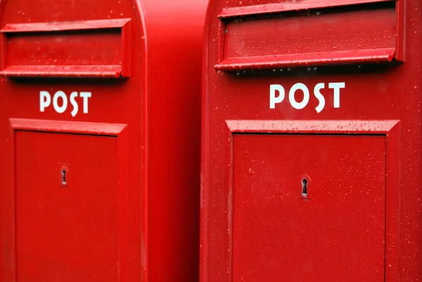 Rote Briefkästen Hintergrund — Stockfoto