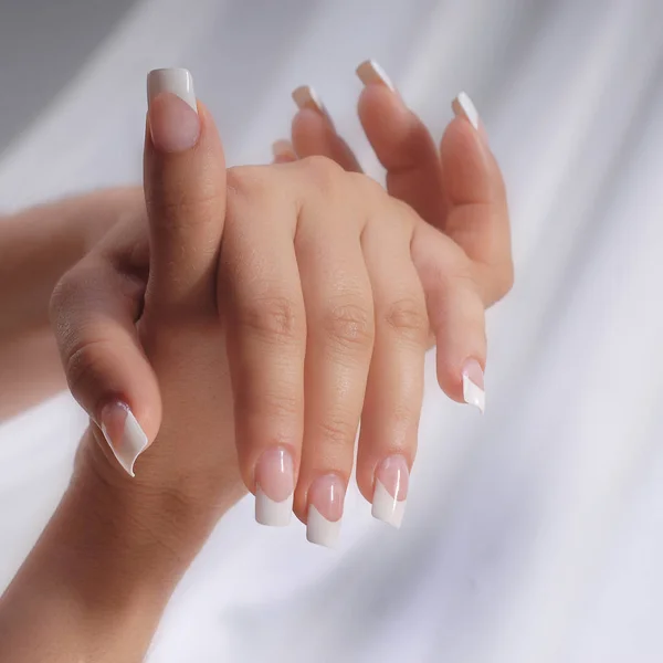 Hermosas Manos Mujer Con Crema Dedo —  Fotos de Stock