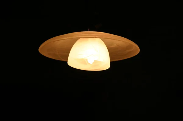 Лампа Чорному Фоні — стокове фото
