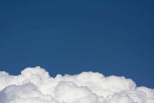 Witte Wolk Blauwe Lucht — Stockfoto