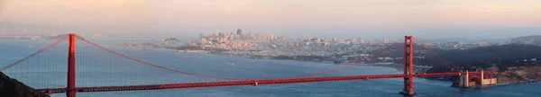 黄金の門とサンフランシスコ — ストック写真