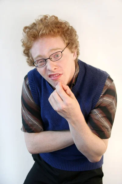 Portrait Jeune Homme Avec Des Lunettes Dans Bureau Regardant Caméra — Photo