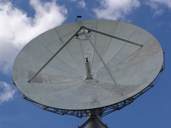 Антена Супутникової Передачі Віддалений Язок — стокове фото
