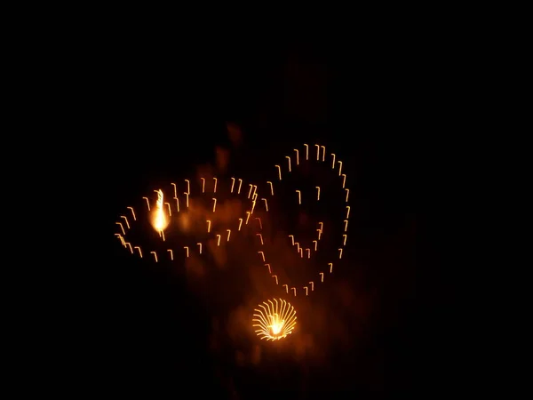 Sonrisas Que Explotan Coloridos Fuegos Artificiales Cielo —  Fotos de Stock