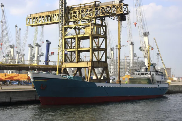 Nave Nel Porto — Foto Stock