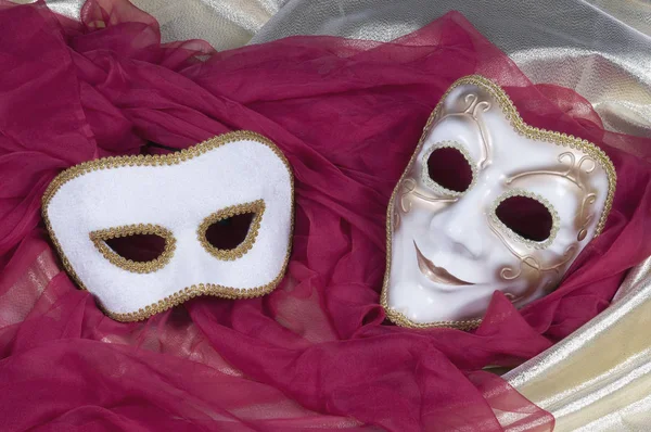 Máscara Carnaval Sobre Fondo Tela Roja —  Fotos de Stock
