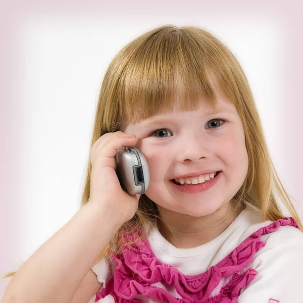 Маленька Дівчинка Зателефонує — стокове фото