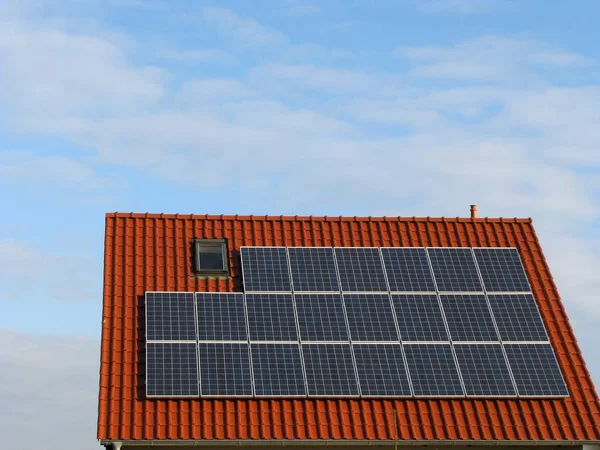 太陽エネルギー生態系太陽電池グリーン電力 — ストック写真